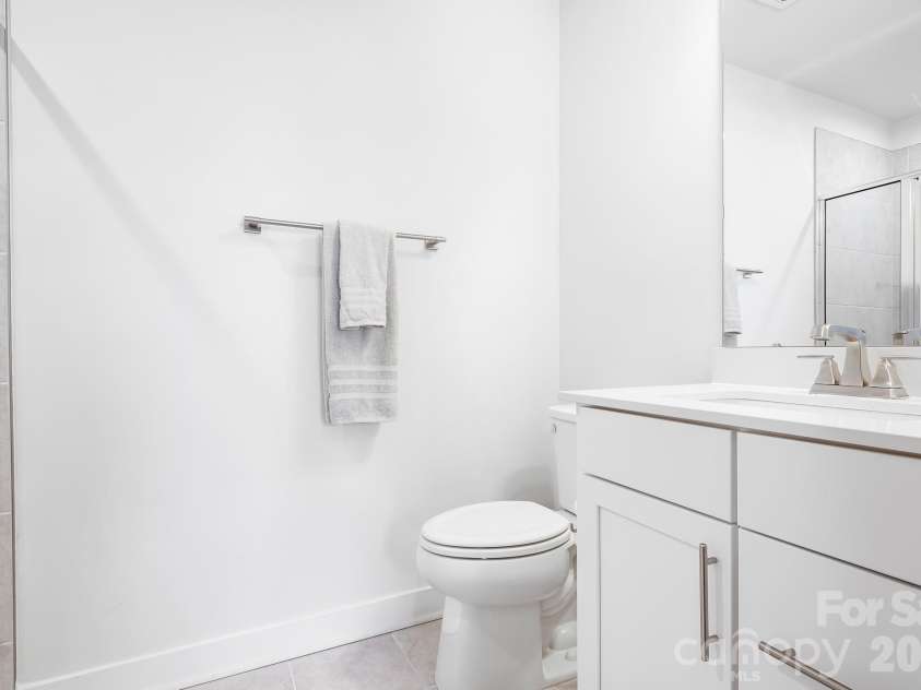 1226 Gleason Way, Charlotte, NC 28217.  MLS# CAR4405911, YatesRealty ID 17562. Full fourth-floor bathroom