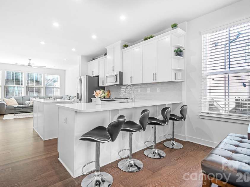 1226 Gleason Way, Charlotte, NC 28217.  MLS# CAR4405911, YatesRealty ID 17562. Second-floor kitchen with breakfast seating