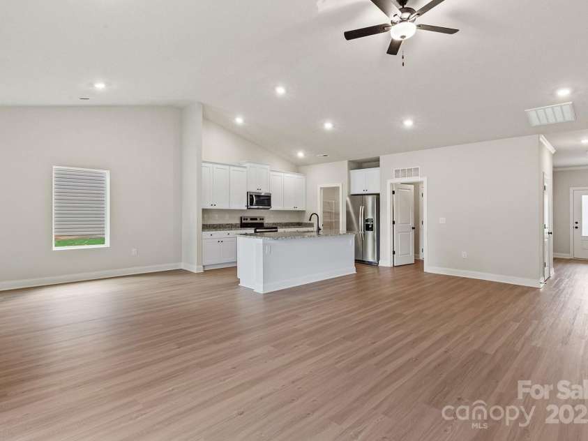 7217 Jerimoth Drive, Charlotte, NC 28215.  MLS# CAR4267937, YatesRealty ID 17564. 