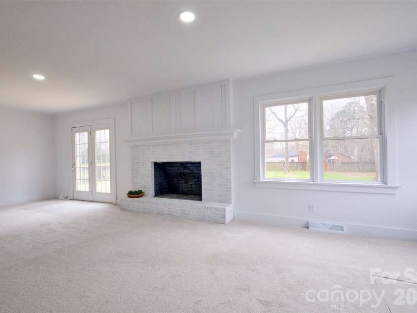 804 Congress Street, York, SC 29745.  MLS# CAR4351461, YatesRealty ID 17564. 2nd fireplace