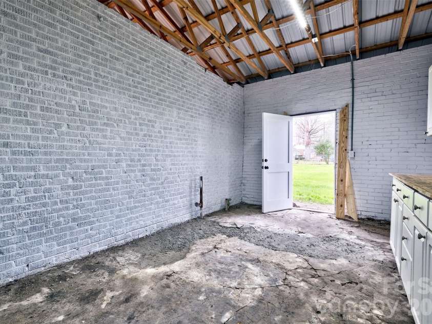 804 Congress Street, York, SC 29745.  MLS# CAR4351461, YatesRealty ID 17564. Additional view of workshop