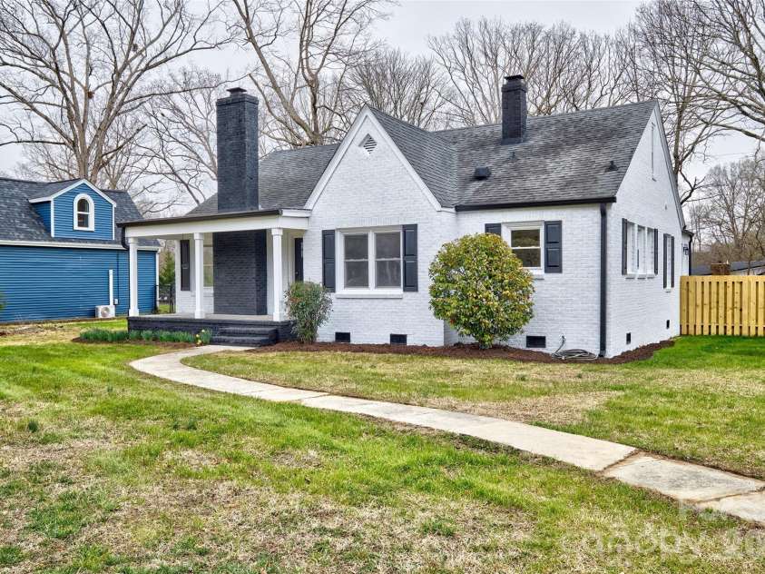 804 Congress Street, York, SC 29745.  MLS# CAR4351461, YatesRealty ID 17564. Completely updated home