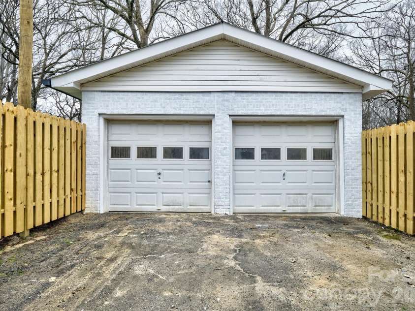 804 Congress Street, York, SC 29745.  MLS# CAR4351461, YatesRealty ID 17564. Detached 2 car garage