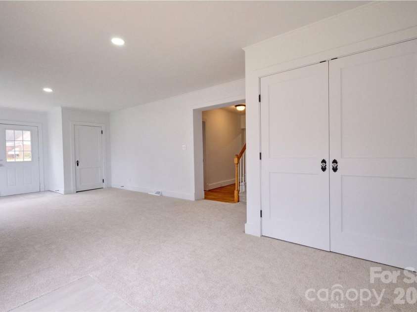 804 Congress Street, York, SC 29745.  MLS# CAR4351461, YatesRealty ID 17564. Large comfy living space