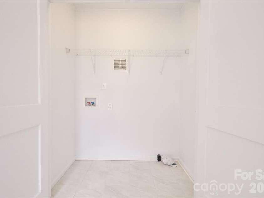 804 Congress Street, York, SC 29745.  MLS# CAR4351461, YatesRealty ID 17564. Laundry room