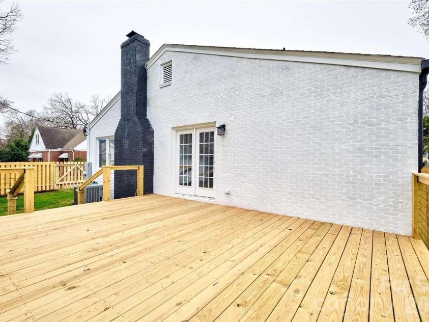 804 Congress Street, York, SC 29745.  MLS# CAR4351461, YatesRealty ID 17564. Spacious for chilling and grilling