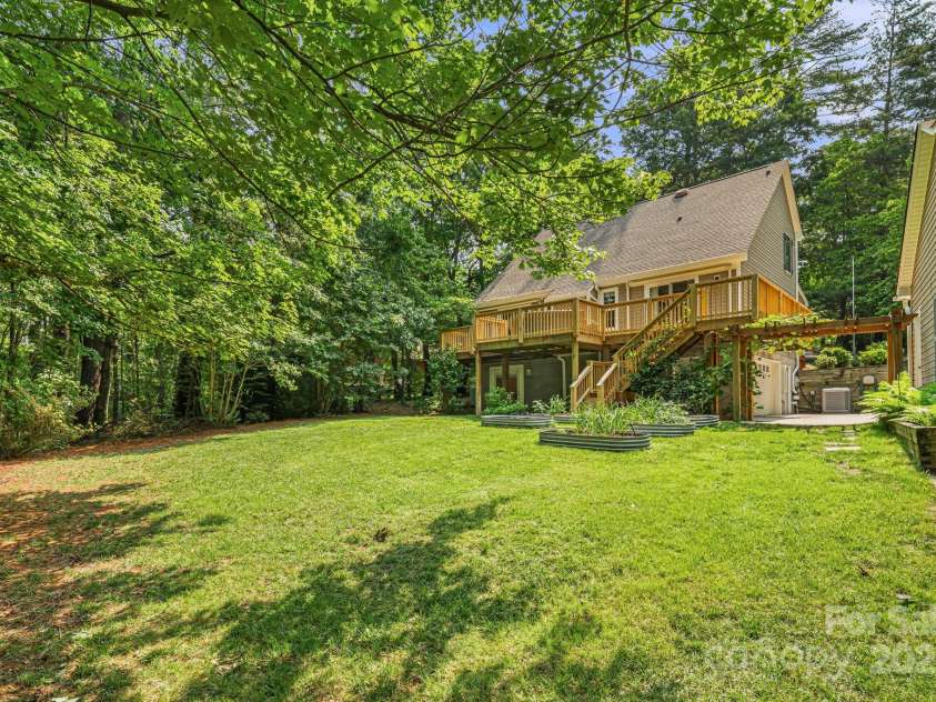212 Riva Ridge Drive, Fairview, NC 28730.  MLS# CAR4267556, YatesRealty ID 17566. 