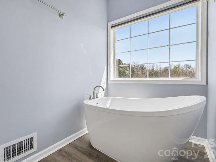 11410 Mount Olive Road, Gold Hill, NC 28071.  MLS# CAR4357988, YatesRealty ID 17567. Look at this soaking tub!