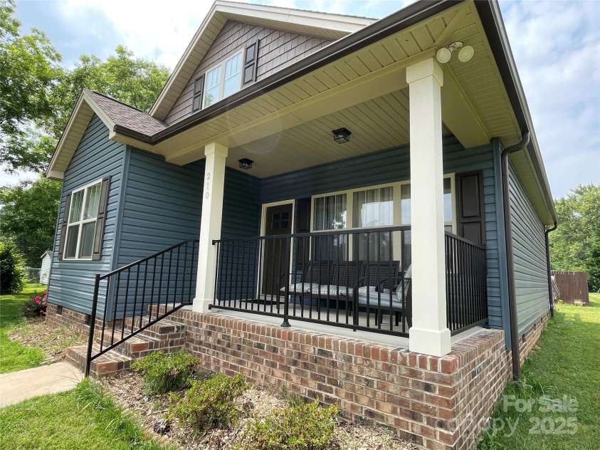 210 Rhyne Street, Stanley, NC 28164.  MLS# CAR4267786, YatesRealty ID 17568. 