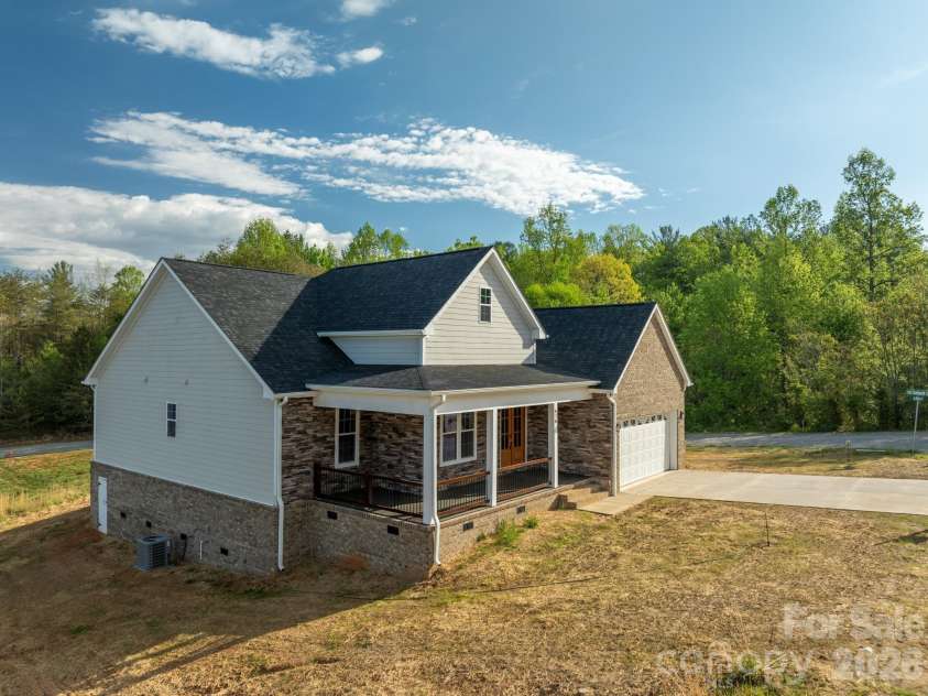 416 Whitmore Street, Lenoir, NC 28645.  MLS# CAR4363321, YatesRealty ID 17569. 