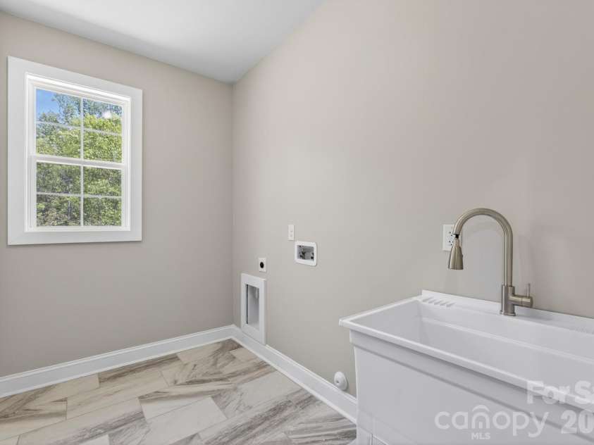 416 Whitmore Street, Lenoir, NC 28645.  MLS# CAR4363321, YatesRealty ID 17569. 