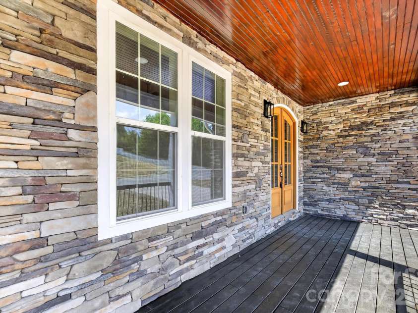 416 Whitmore Street, Lenoir, NC 28645.  MLS# CAR4363321, YatesRealty ID 17569. 