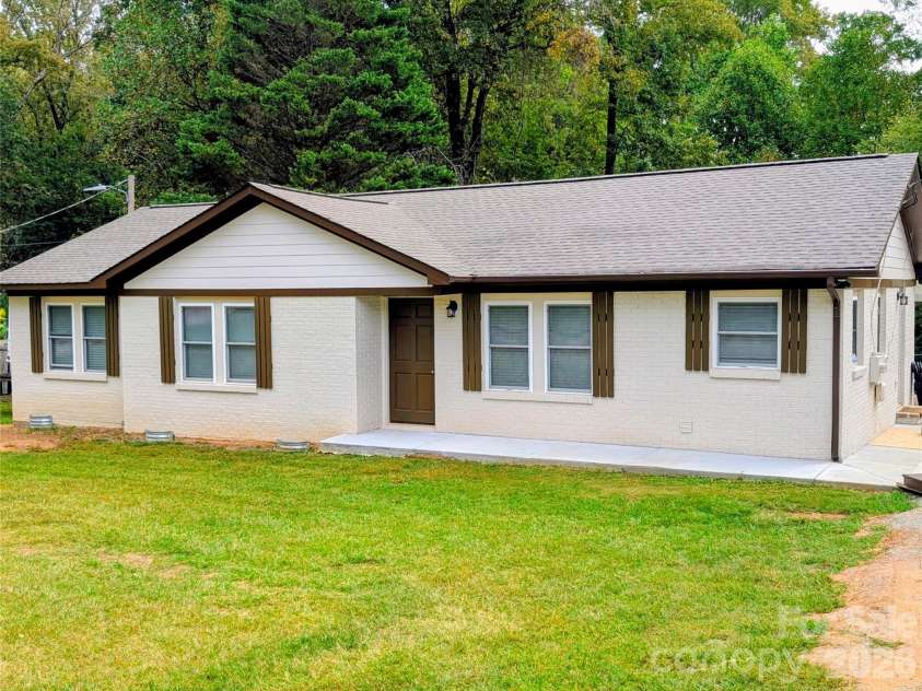 3220 Jonesberry Road, Matthews, NC 28105.  MLS# CAR4310603, YatesRealty ID 1757. 