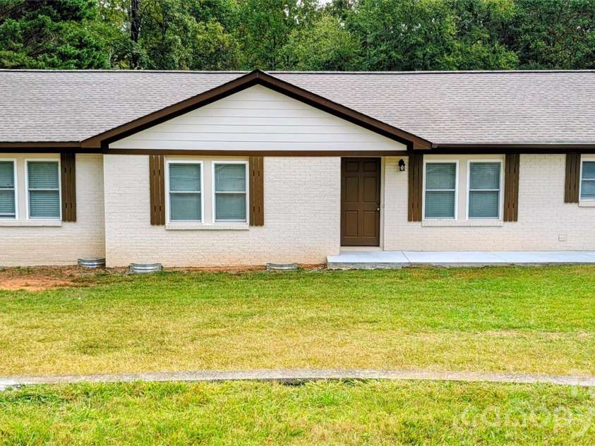 3220 Jonesberry Road, Matthews, NC 28105.  MLS# CAR4310603, YatesRealty ID 1757. 