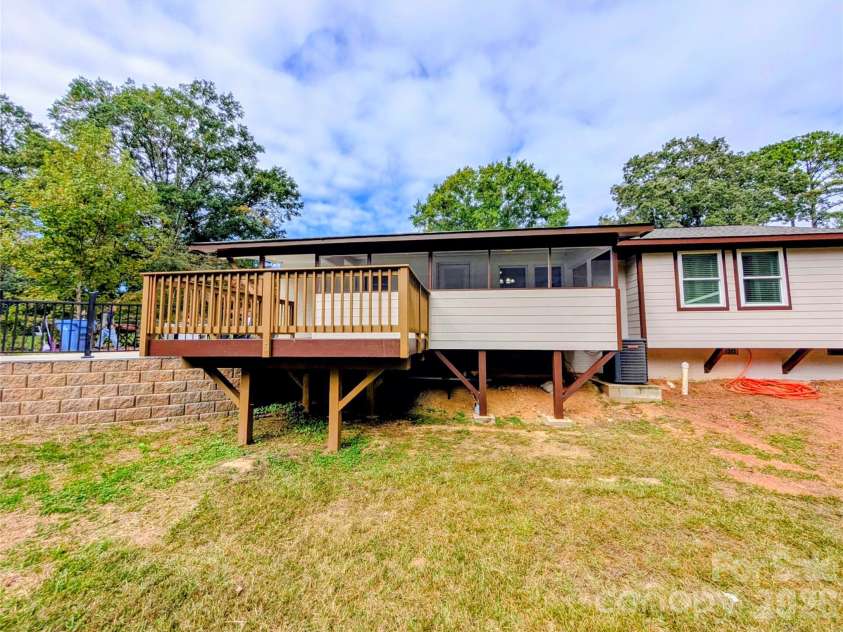 3220 Jonesberry Road, Matthews, NC 28105.  MLS# CAR4310603, YatesRealty ID 1757. 