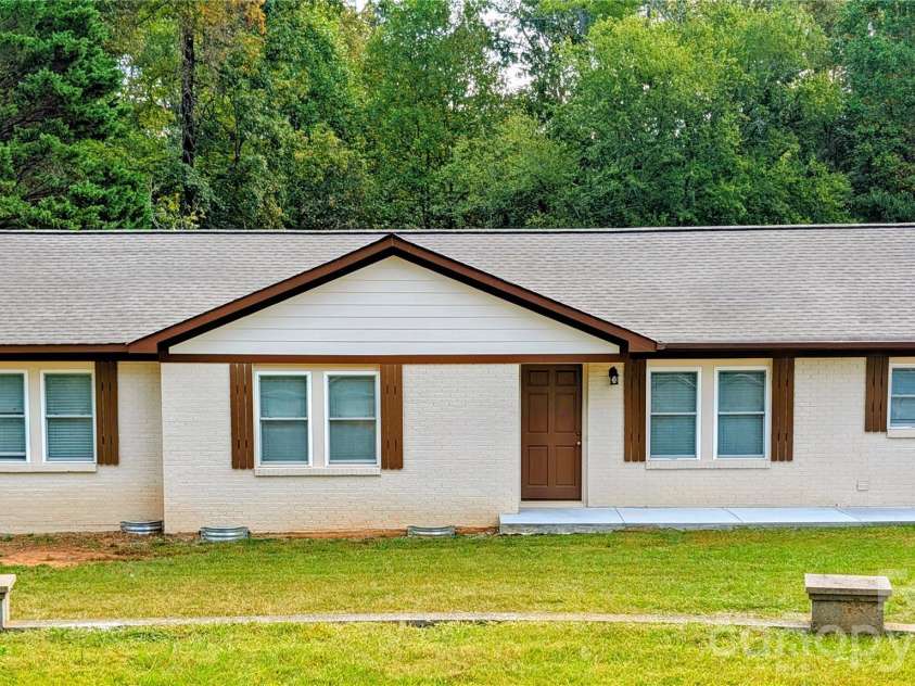 3220 Jonesberry Road, Matthews, NC 28105.  MLS# CAR4310603, YatesRealty ID 1757. 