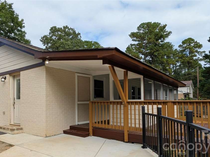 3220 Jonesberry Road, Matthews, NC 28105.  MLS# CAR4310603, YatesRealty ID 1757. 
