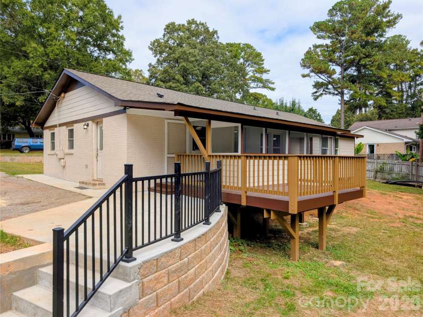 3220 Jonesberry Road, Matthews, NC 28105.  MLS# CAR4310603, YatesRealty ID 1757. 