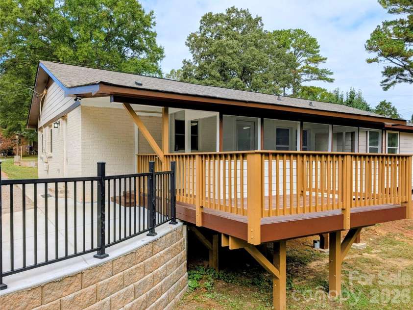 3220 Jonesberry Road, Matthews, NC 28105.  MLS# CAR4310603, YatesRealty ID 1757. 