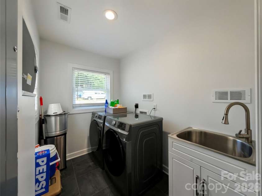 3220 Jonesberry Road, Matthews, NC 28105.  MLS# CAR4310603, YatesRealty ID 1757. 