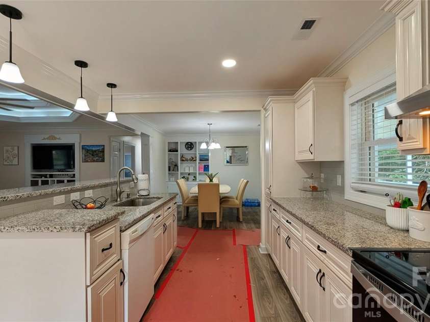 3220 Jonesberry Road, Matthews, NC 28105.  MLS# CAR4310603, YatesRealty ID 1757. 
