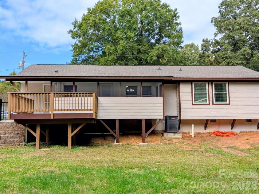 3220 Jonesberry Road, Matthews, NC 28105.  MLS# CAR4310603, YatesRealty ID 1757. 