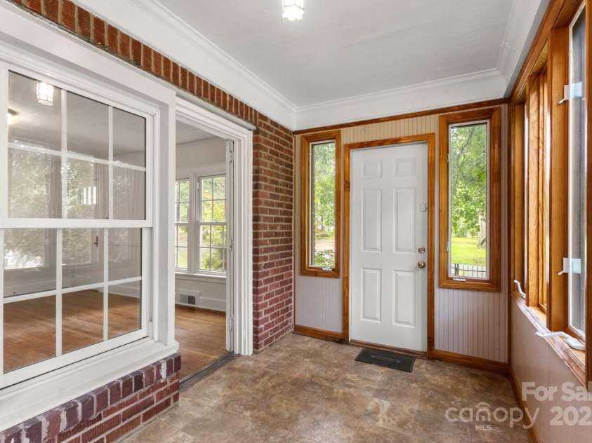 728 Blanton Street, Shelby, NC 28150.  MLS# CAR4274982, YatesRealty ID 1757. This cozy sunroom off the living room is surrounded by crank windows and has an outside entrance.