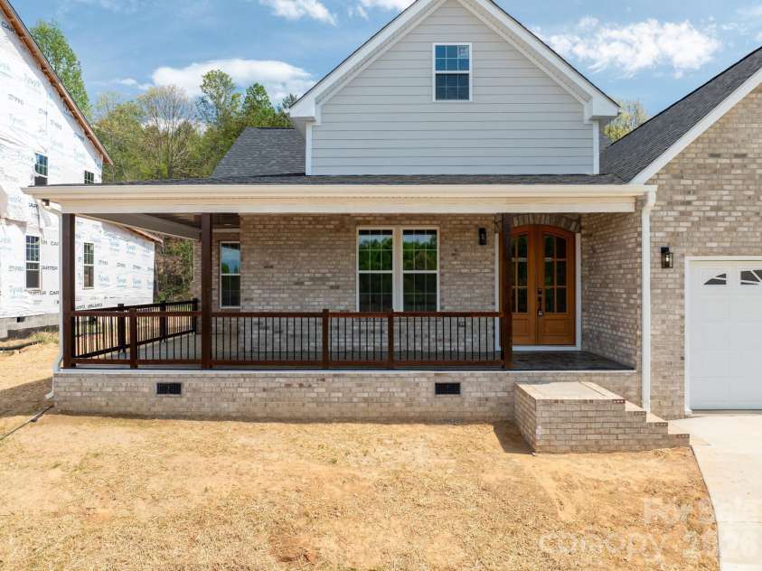 409 Huntington Woods Street, Lenoir, NC 28645.  MLS# CAR4369015, YatesRealty ID 17570. 
