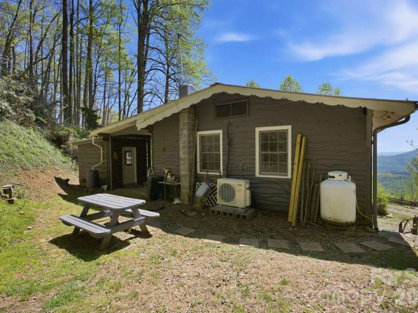 199 Alpine Drive, Marion, NC 28655.  MLS# CAR4371799, YatesRealty ID 17572. 