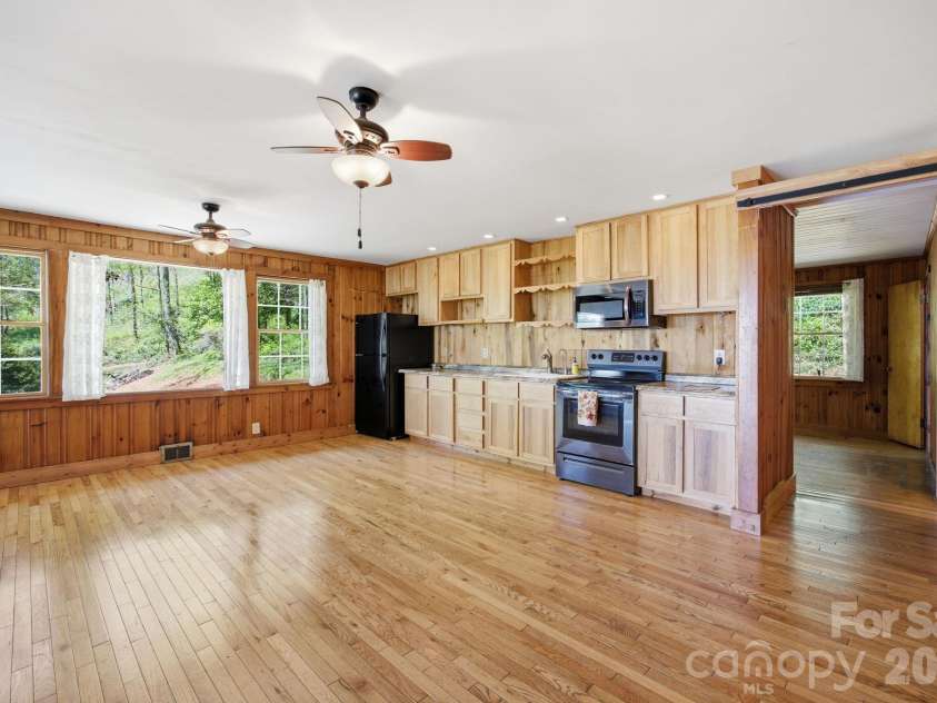 199 Alpine Drive, Marion, NC 28655.  MLS# CAR4371799, YatesRealty ID 17572. Kitchen/Dining area