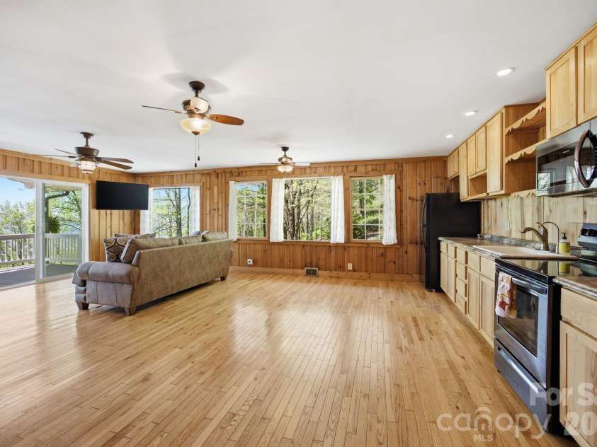 199 Alpine Drive, Marion, NC 28655.  MLS# CAR4371799, YatesRealty ID 17572. Kitchen/Dining area