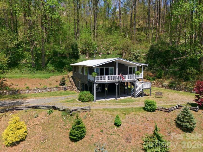 199 Alpine Drive, Marion, NC 28655.  MLS# CAR4371799, YatesRealty ID 17572. Welcome home
