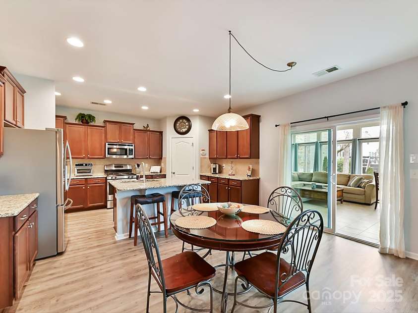 3020 Sewee Lane, Waxhaw, NC 28173.  MLS# CAR4210967, YatesRealty ID 17573. Breakfast area between LR & Kitchen