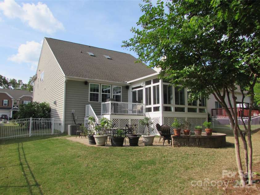 3020 Sewee Lane, Waxhaw, NC 28173.  MLS# CAR4210967, YatesRealty ID 17573. Fenced back yard, deck leading into sunroom