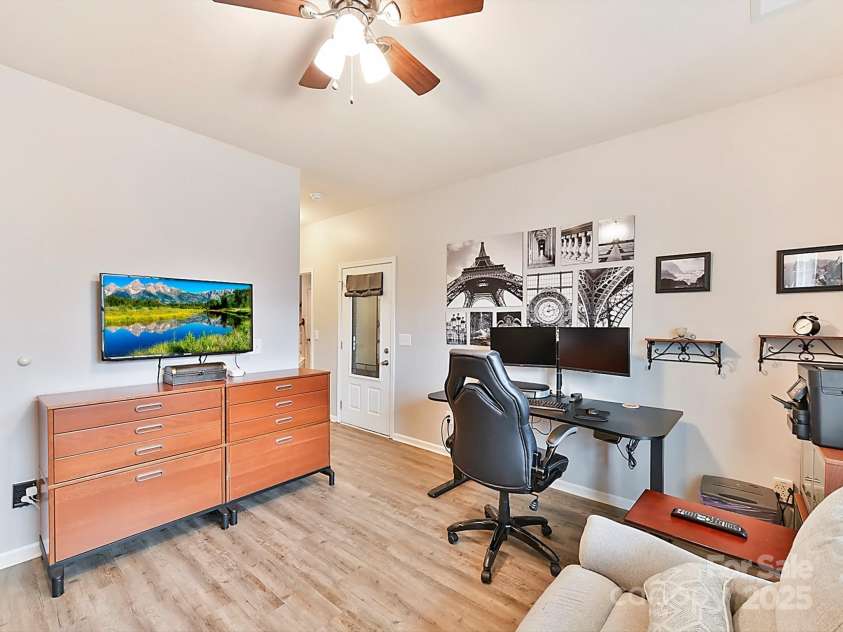 3020 Sewee Lane, Waxhaw, NC 28173.  MLS# CAR4210967, YatesRealty ID 17573. Office or flex space on main.