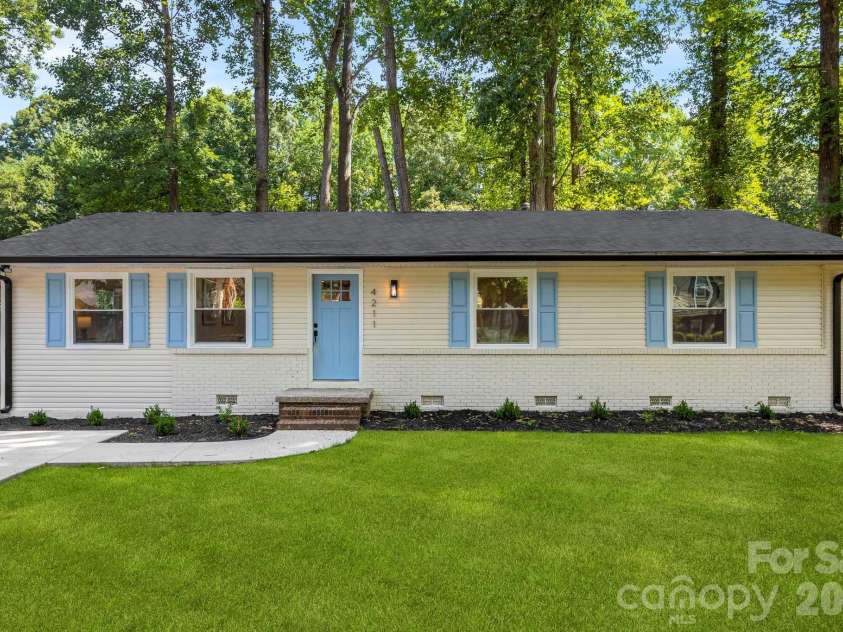 4211 Dunwoody Drive, Charlotte, NC 28215.  MLS# CAR4356559, YatesRealty ID 17573. 