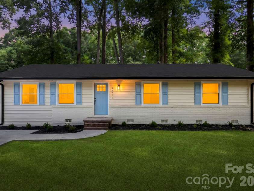 4211 Dunwoody Drive, Charlotte, NC 28215.  MLS# CAR4356559, YatesRealty ID 17573. 