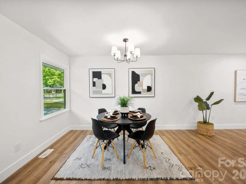 4211 Dunwoody Drive, Charlotte, NC 28215.  MLS# CAR4356559, YatesRealty ID 17573. 