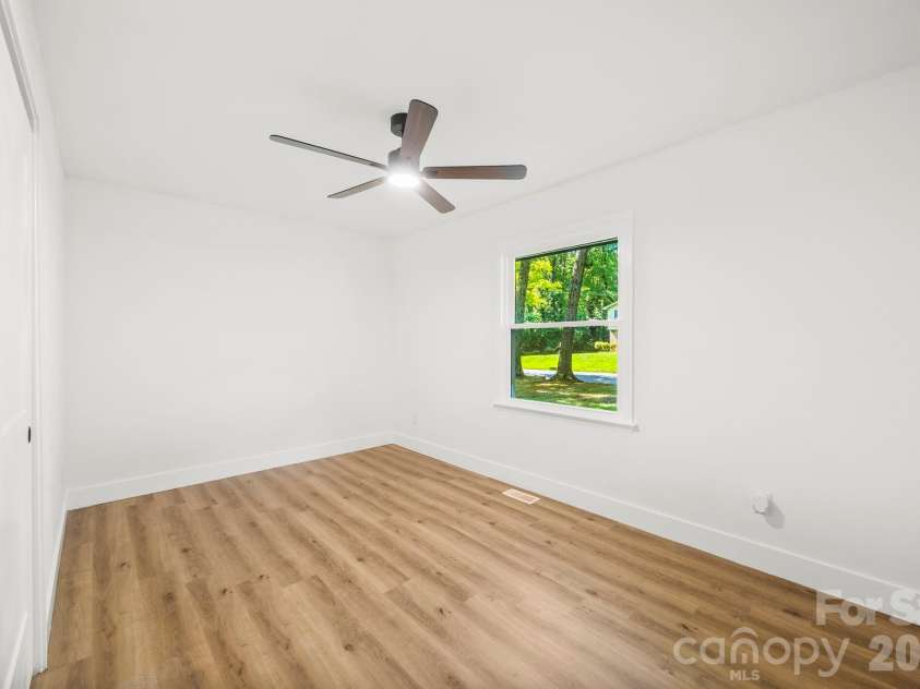 4211 Dunwoody Drive, Charlotte, NC 28215.  MLS# CAR4356559, YatesRealty ID 17573. 