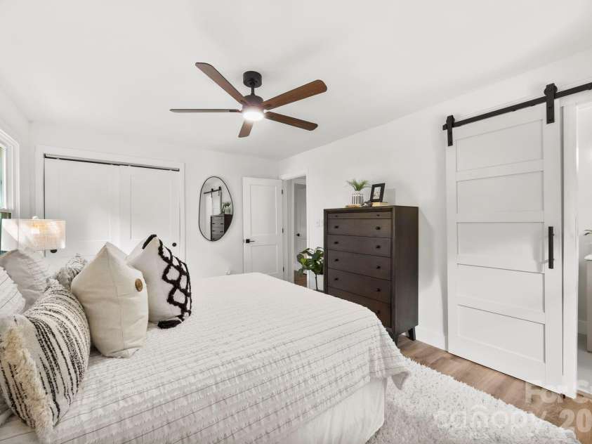 4211 Dunwoody Drive, Charlotte, NC 28215.  MLS# CAR4356559, YatesRealty ID 17573. 