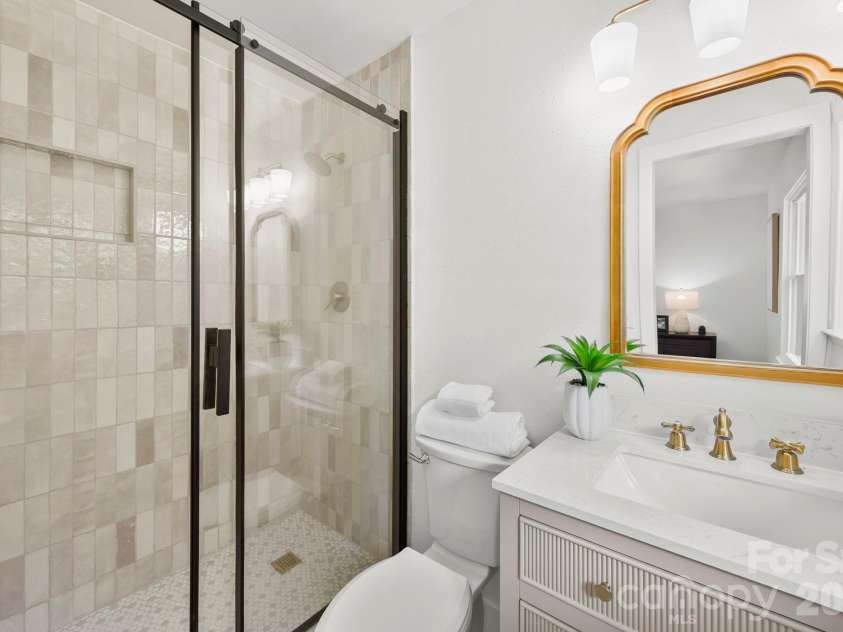4211 Dunwoody Drive, Charlotte, NC 28215.  MLS# CAR4356559, YatesRealty ID 17573. 