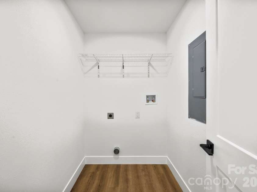 4211 Dunwoody Drive, Charlotte, NC 28215.  MLS# CAR4356559, YatesRealty ID 17573. 