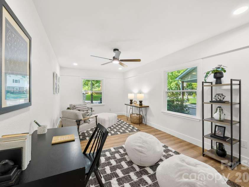 4211 Dunwoody Drive, Charlotte, NC 28215.  MLS# CAR4356559, YatesRealty ID 17573. 
