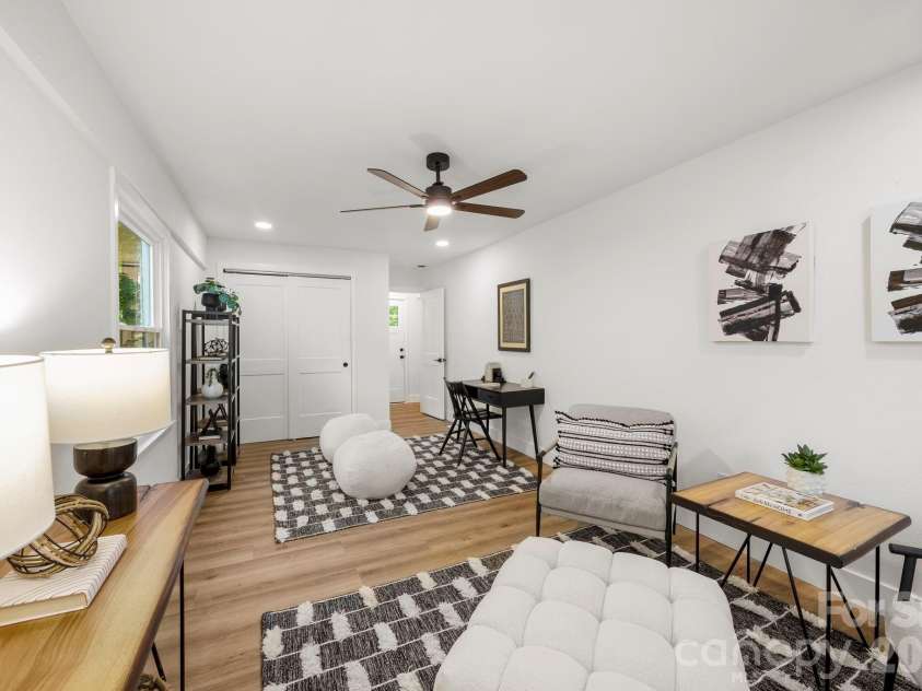 4211 Dunwoody Drive, Charlotte, NC 28215.  MLS# CAR4356559, YatesRealty ID 17573. 