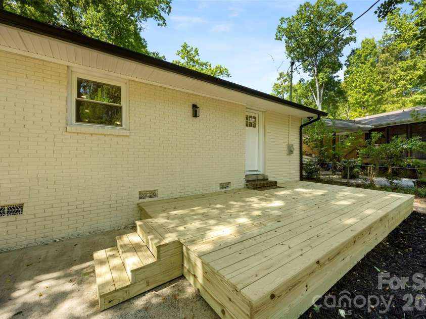 4211 Dunwoody Drive, Charlotte, NC 28215.  MLS# CAR4356559, YatesRealty ID 17573. 