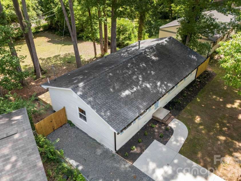 4211 Dunwoody Drive, Charlotte, NC 28215.  MLS# CAR4403526, YatesRealty ID 17573. 