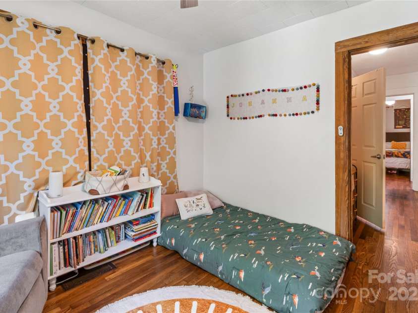 65 Craig Circle, Asheville, NC 28805.  MLS# CAR4259454, YatesRealty ID 17575. 2nd bedroom