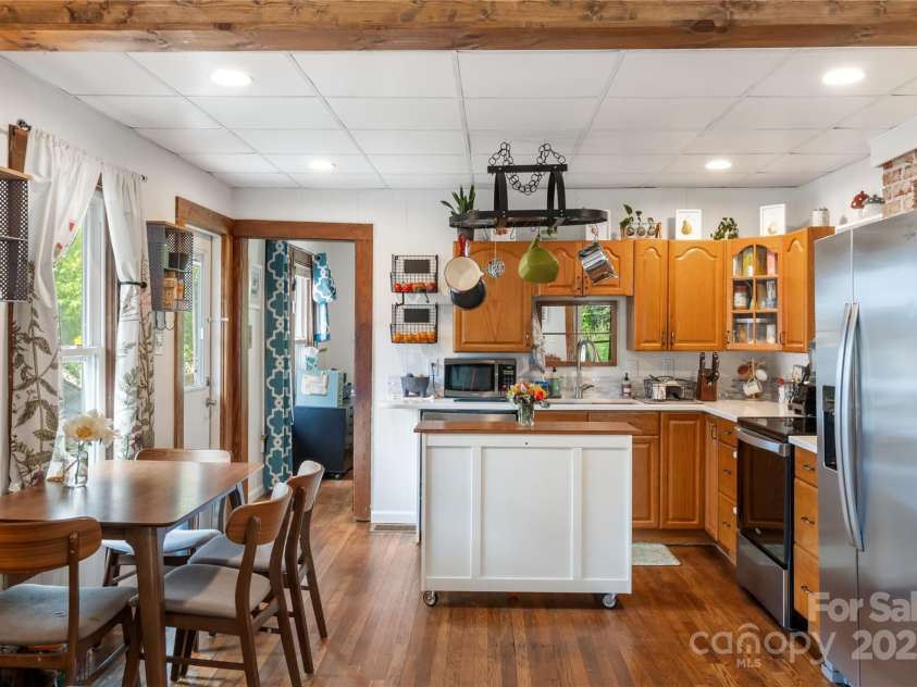 65 Craig Circle, Asheville, NC 28805.  MLS# CAR4259454, YatesRealty ID 17575. The kitchen has recently been remodeled with a nice eat in kitchen area.