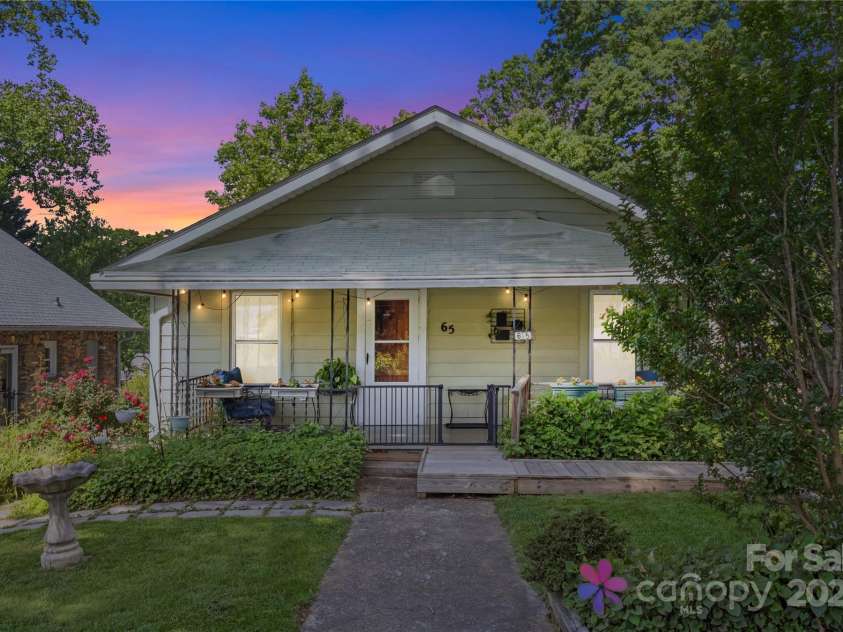 65 Craig Circle, Asheville, NC 28805.  MLS# CAR4259454, YatesRealty ID 17575. Welcome Home!