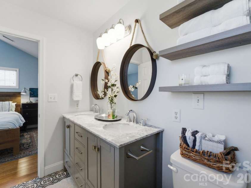 1016 1st Street, Charlotte, NC 28202.  MLS# CAR4375097, YatesRealty ID 17579. 